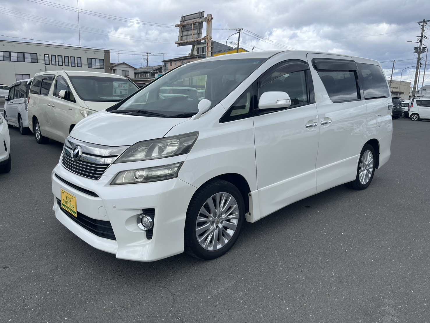 2014-toyota-vellfire