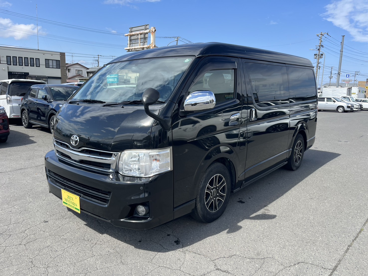2011-toyota-hiace-wagon