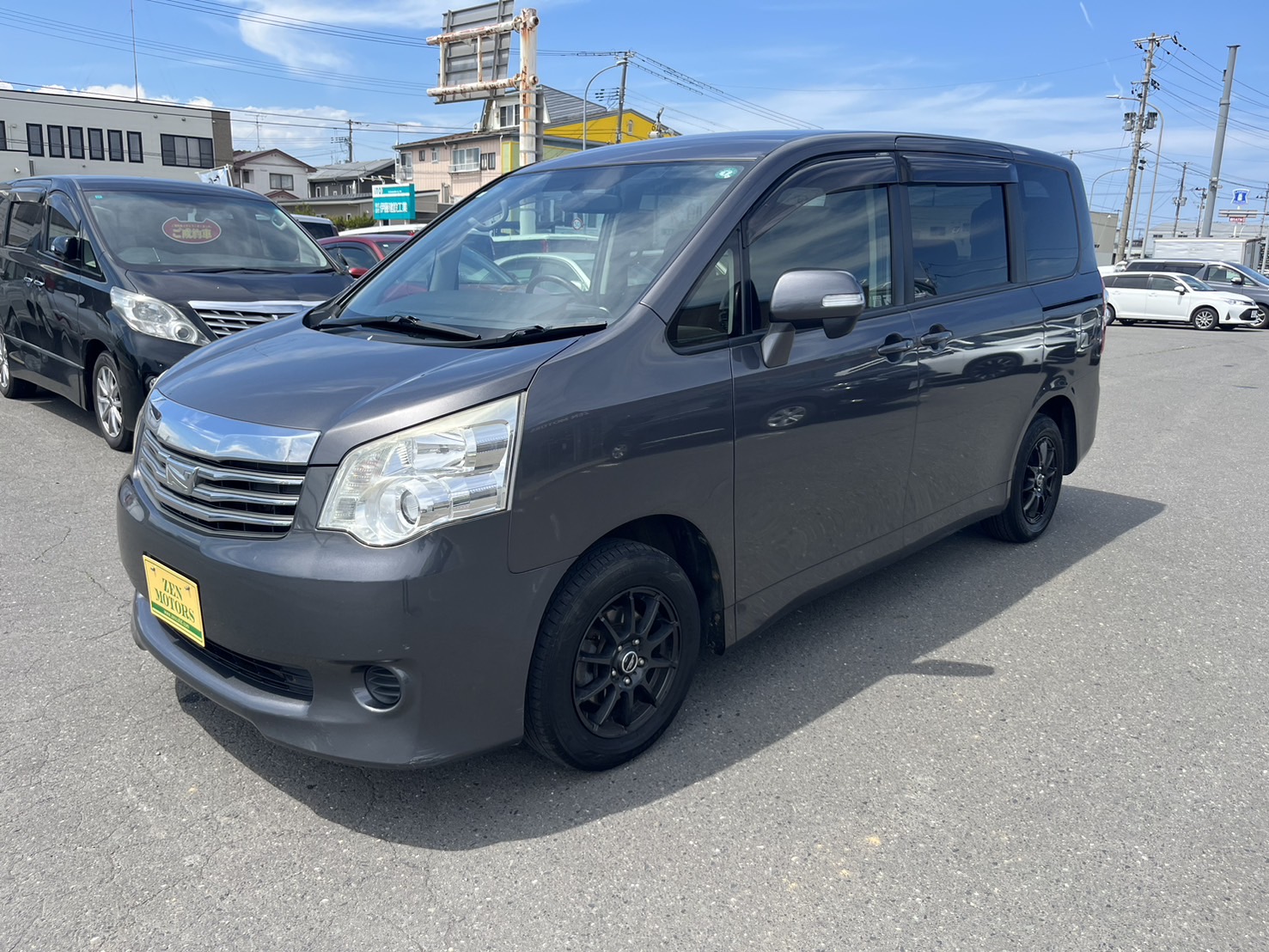 2013-toyota-noah