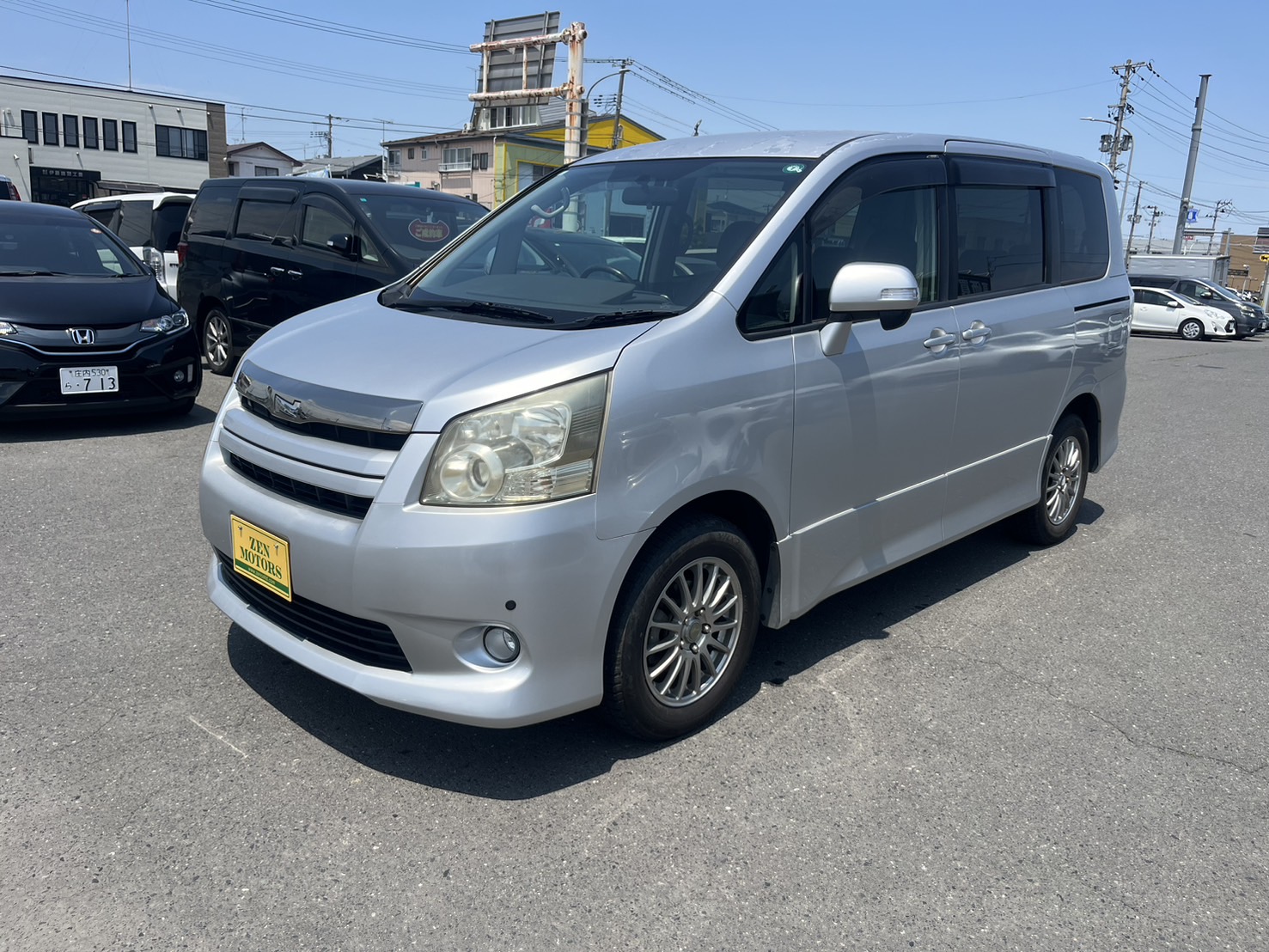 2010-toyota-noah